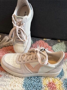 Women’s Victoria sneakers